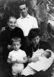 Gent d'Alforja; Maria Llopis i Besora (1884-1962); Miquel Vilella i Àvila (1932); Lídia Bonet i Gener (1931); Ricard Vilella i Bonet (1958); Rosalina Vilella i Bonet (1962)